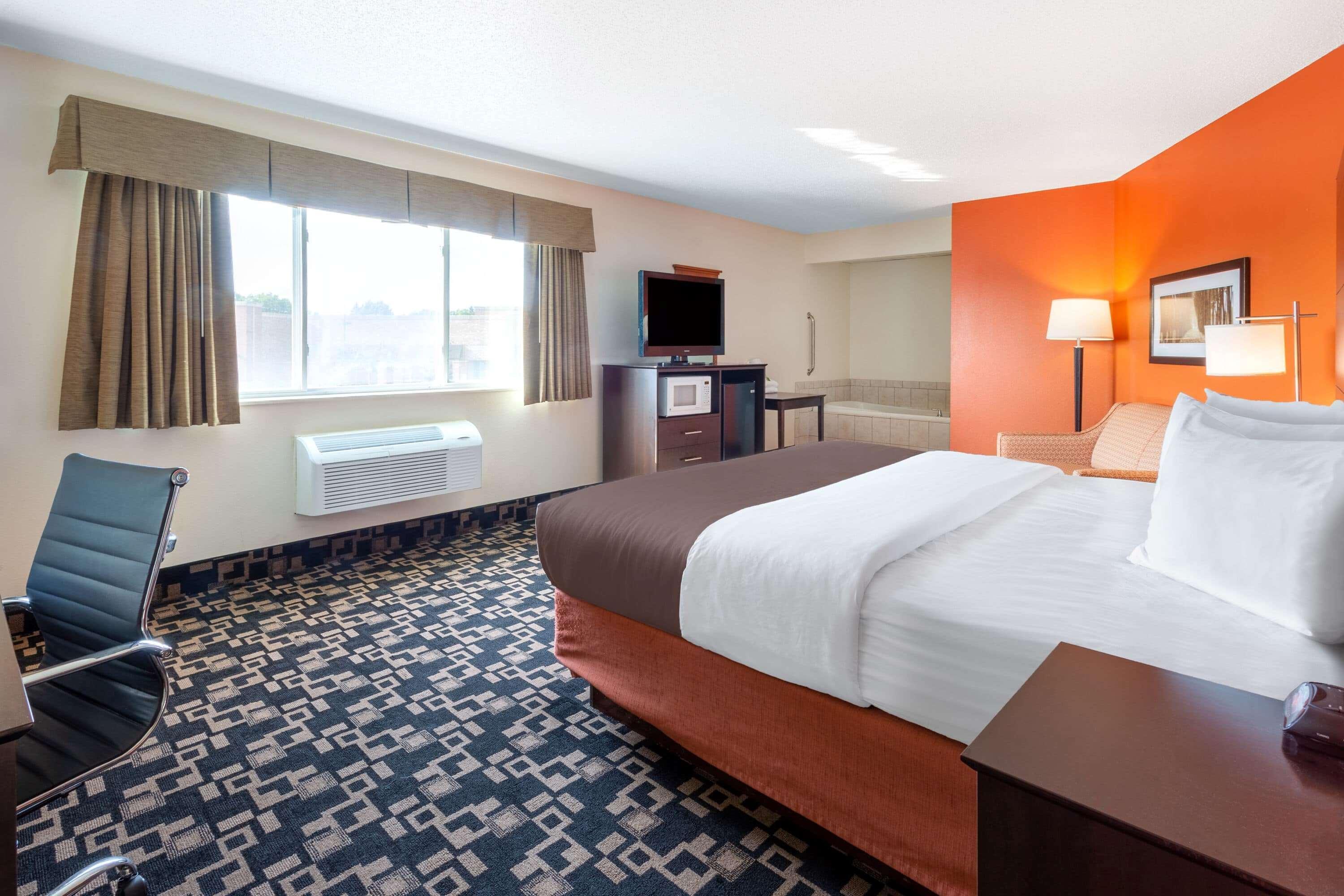 AmericInn by Wyndham Wausau Weston Bagian luar foto