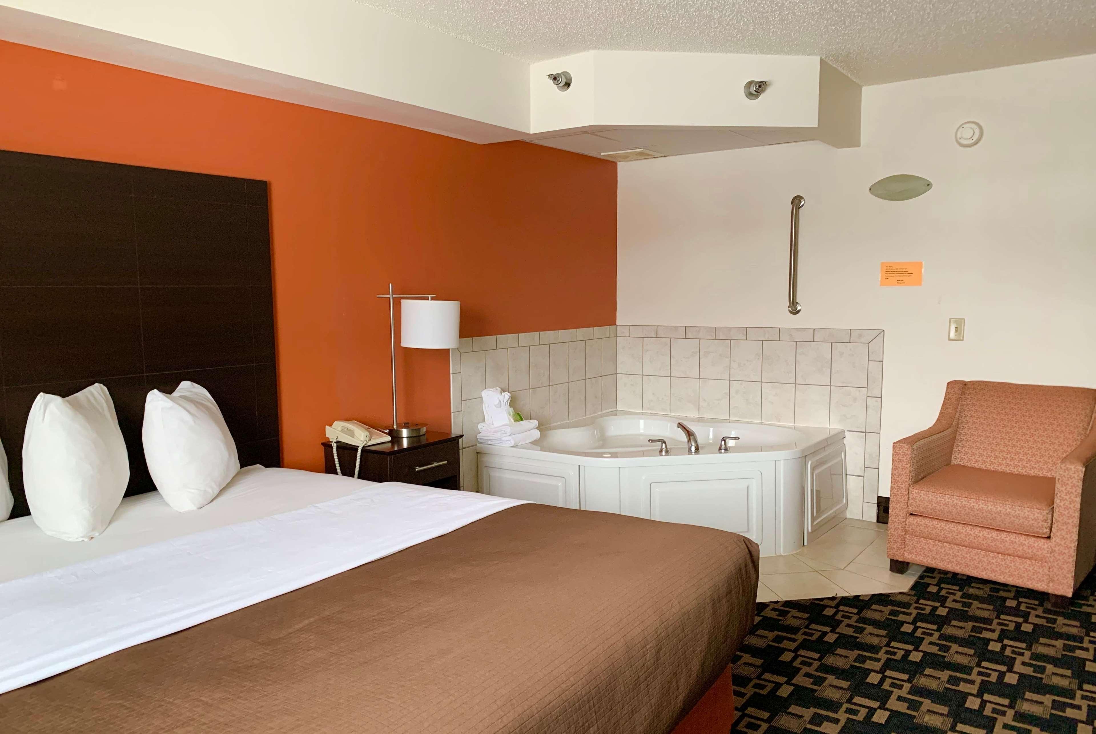 AmericInn by Wyndham Wausau Weston Bagian luar foto